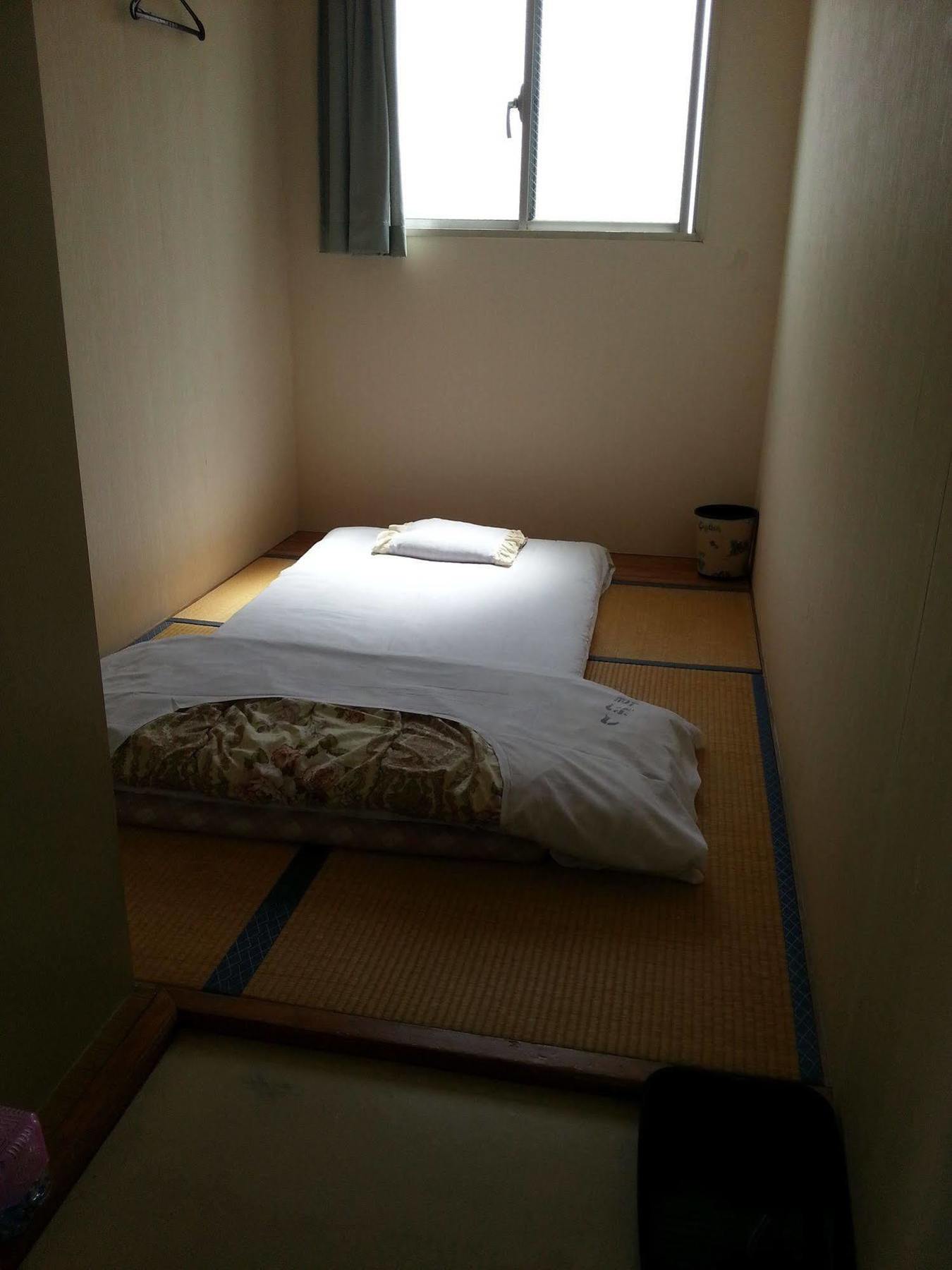 Business Hotel Shinbashi Осака Екстериор снимка