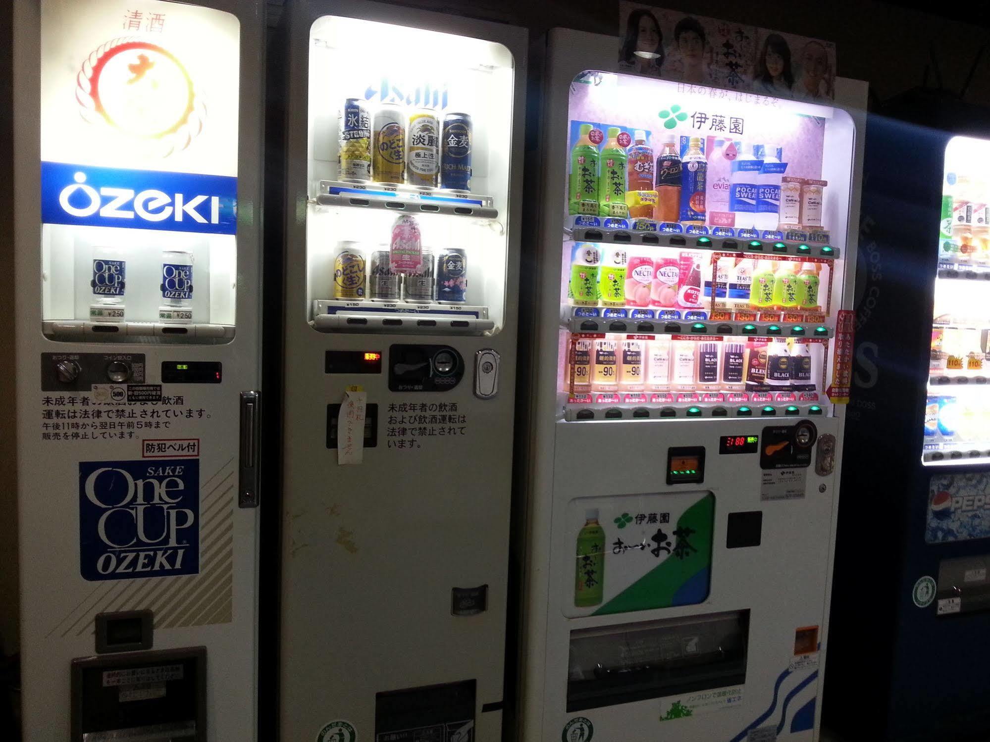 Business Hotel Shinbashi Осака Екстериор снимка